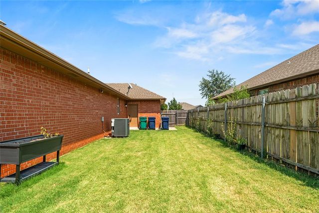10809 Middlesbrough Lane, Yukon, OK 73099