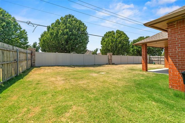 10809 Middlesbrough Lane, Yukon, OK 73099