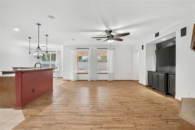 10809 Middlesbrough Lane, Yukon, OK 73099