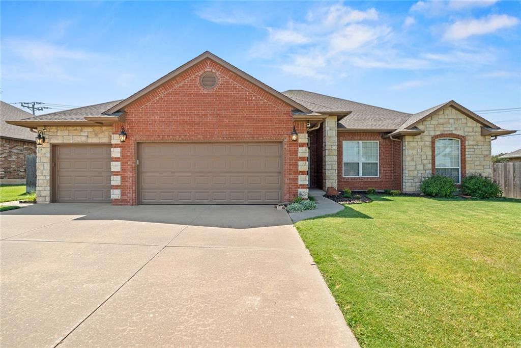 10809 Middlesbrough Lane, Yukon, OK 73099