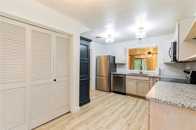 4 Everette Lane, Bella Vista, AR 72714