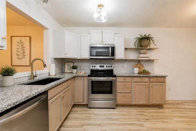 4 Everette Lane, Bella Vista, AR 72714