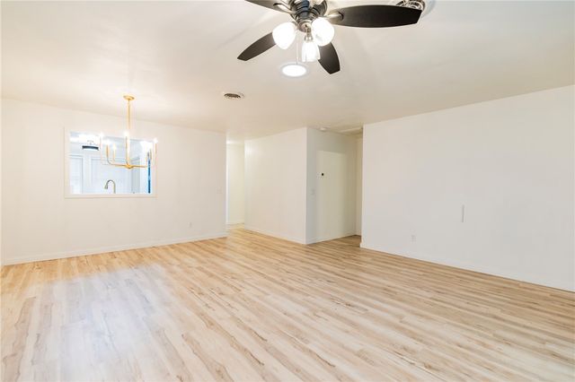 4 Everette Lane, Bella Vista, AR 72714