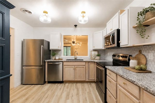 4 Everette Lane, Bella Vista, AR 72714