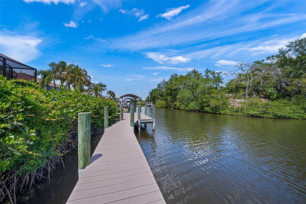 Image 60 of property listing at 111 41ST STREET NE, Bradenton, FL 34208