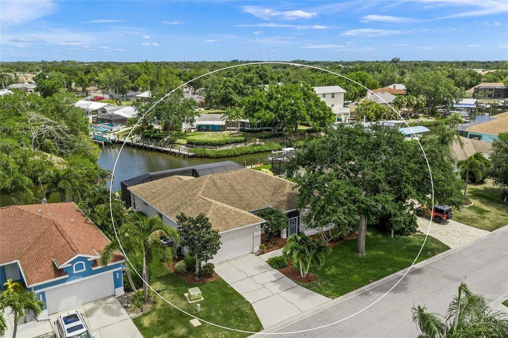 Image 8 of property listing at 111 41ST STREET NE, Bradenton, FL 34208