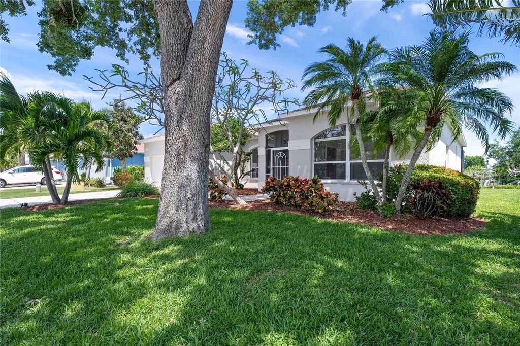 Image 9 of property listing at 111 41ST STREET NE, Bradenton, FL 34208