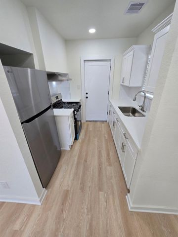 6718 Canal Street, Houston, TX 77011