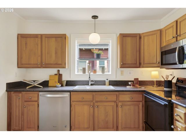 4523 Ne ALAMEDA St, Portland, OR 97213