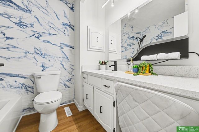 13711 Edna Street, La Vista, NE 68138