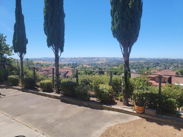 825 Britannia Dr, Vallejo, CA 94591