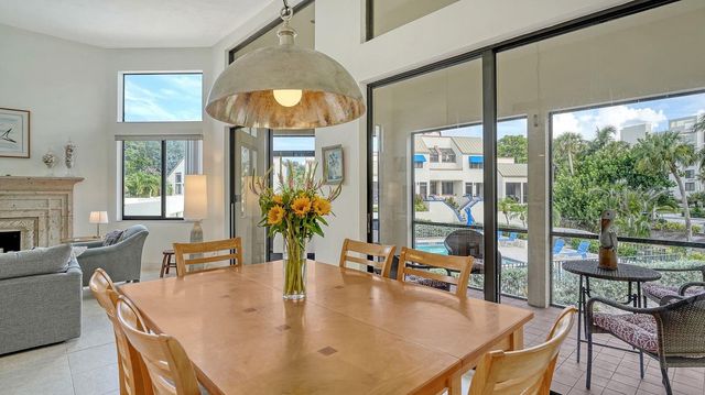 1922 HARBOURSIDE DRIVE 1104, Longboat Key, FL 34228