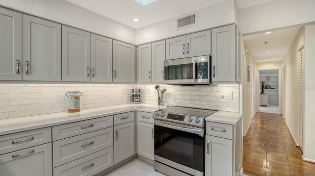 1922 HARBOURSIDE DRIVE 1104, Longboat Key, FL 34228