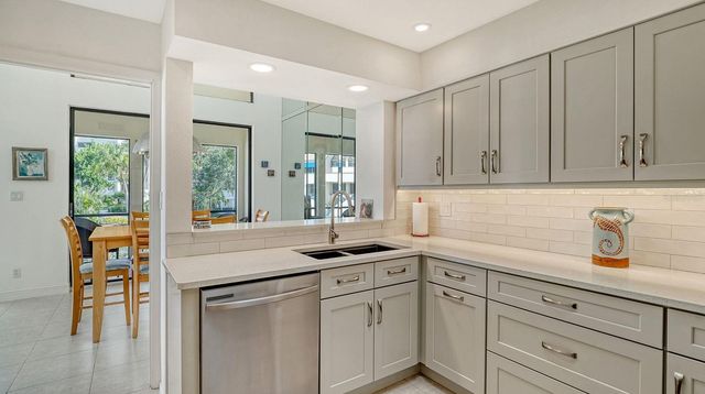 1922 HARBOURSIDE DRIVE 1104, Longboat Key, FL 34228