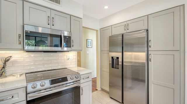 1922 HARBOURSIDE DRIVE 1104, Longboat Key, FL 34228