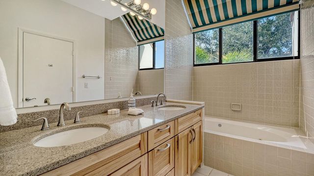 1922 HARBOURSIDE DRIVE 1104, Longboat Key, FL 34228