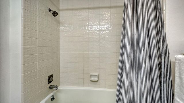 1922 HARBOURSIDE DRIVE 1104, Longboat Key, FL 34228