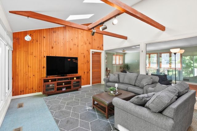 6 Folly Ln, Westborough, MA 01581