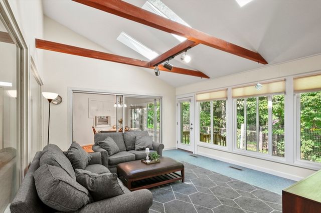 6 Folly Ln, Westborough, MA 01581