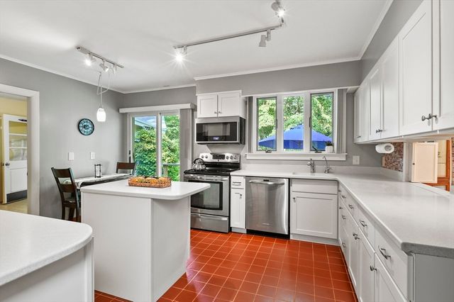 6 Folly Ln, Westborough, MA 01581