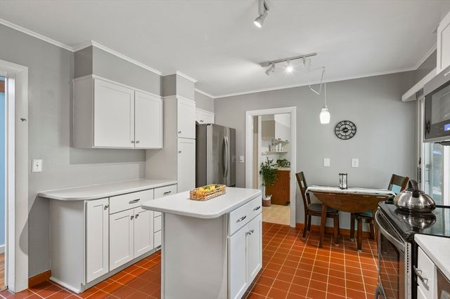 6 Folly Ln, Westborough, MA 01581