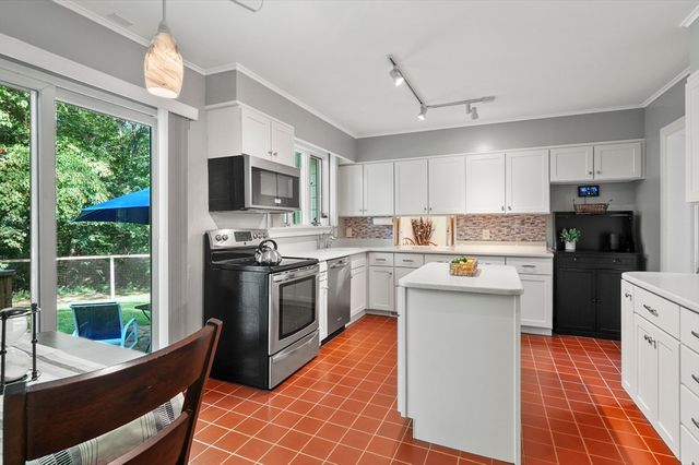 6 Folly Ln, Westborough, MA 01581