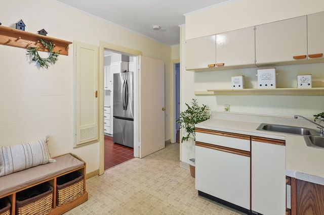 6 Folly Ln, Westborough, MA 01581