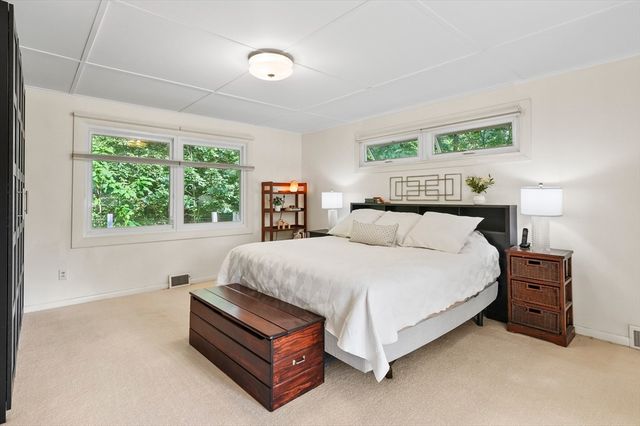 6 Folly Ln, Westborough, MA 01581