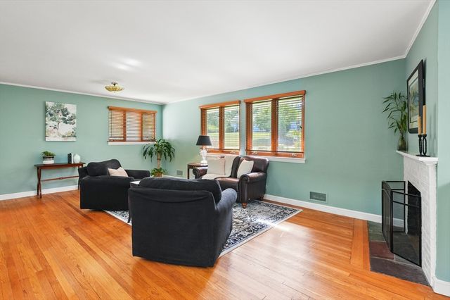 6 Folly Ln, Westborough, MA 01581