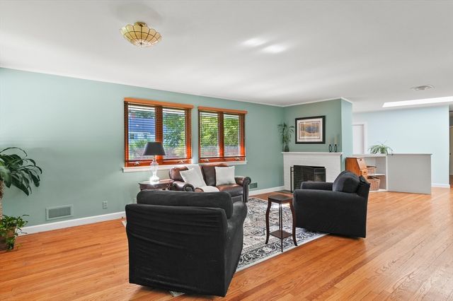 6 Folly Ln, Westborough, MA 01581