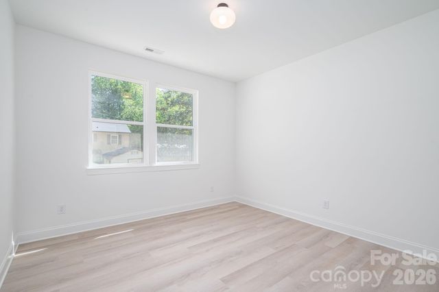 423 S Pinchback Avenue, Bessemer City, NC 28016