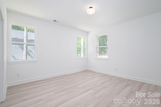 423 S Pinchback Avenue, Bessemer City, NC 28016