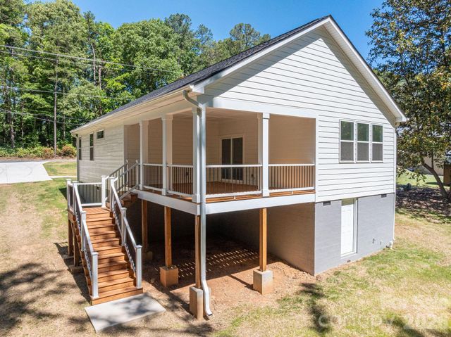 423 S Pinchback Avenue, Bessemer City, NC 28016