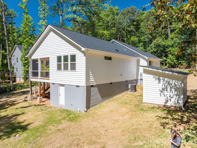 423 S Pinchback Avenue, Bessemer City, NC 28016