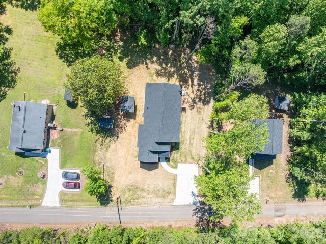 423 S Pinchback Avenue, Bessemer City, NC 28016