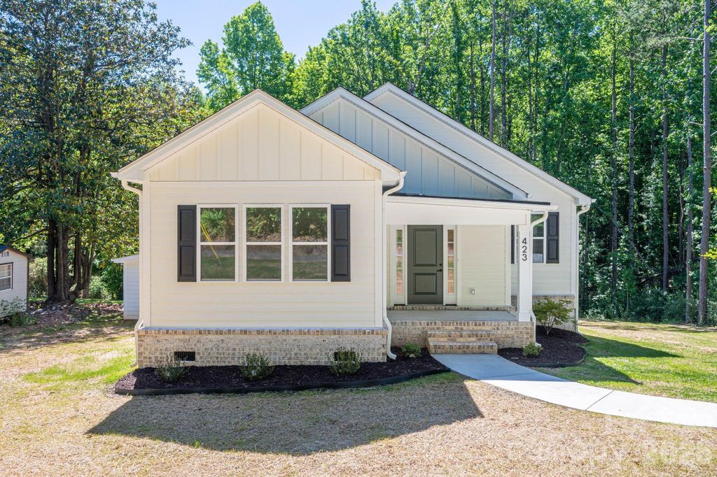 423 S Pinchback Avenue, Bessemer City, NC 28016