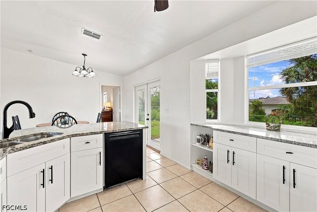 302 NW 5th TER, Cape Coral, FL 33993