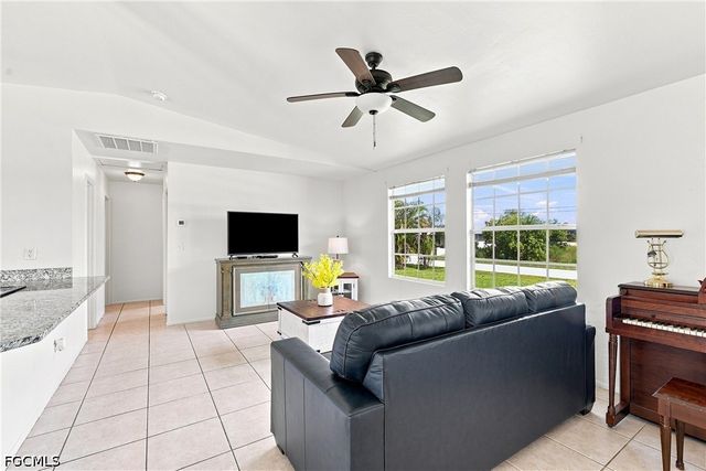 302 NW 5th TER, Cape Coral, FL 33993