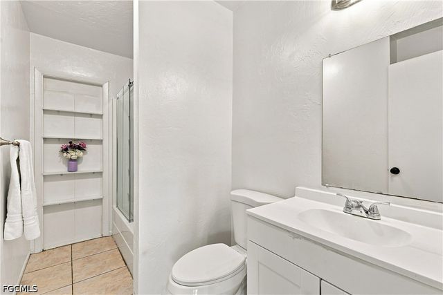 302 NW 5th TER, Cape Coral, FL 33993