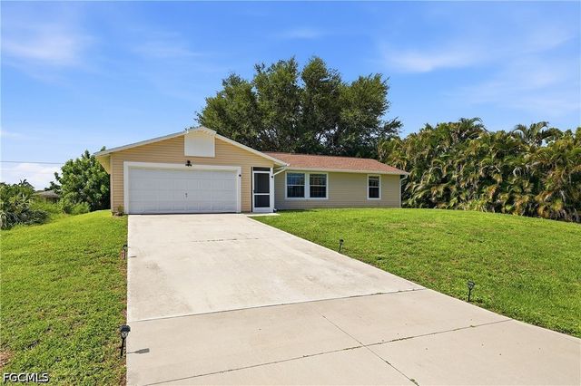 302 NW 5th TER, Cape Coral, FL 33993