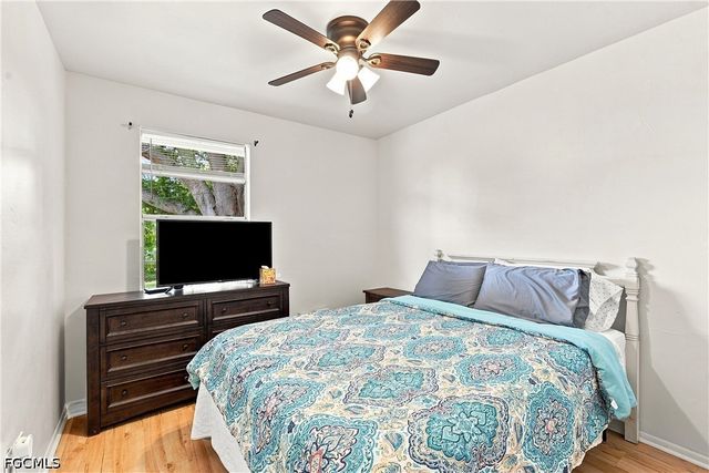 302 NW 5th TER, Cape Coral, FL 33993