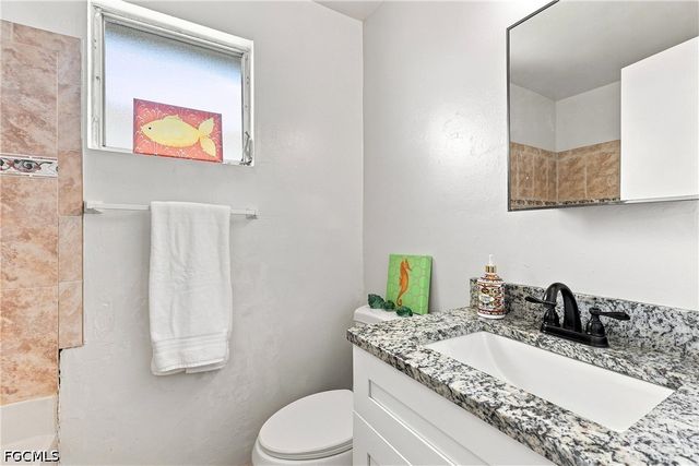 302 NW 5th TER, Cape Coral, FL 33993
