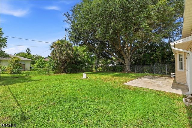 302 NW 5th TER, Cape Coral, FL 33993