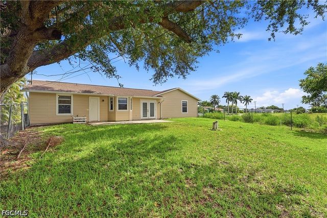 302 NW 5th TER, Cape Coral, FL 33993