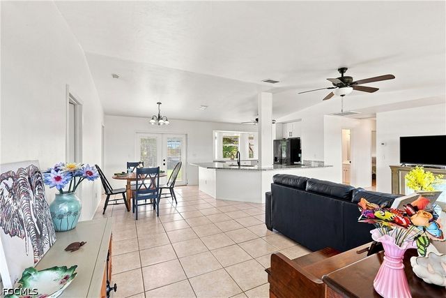 302 NW 5th TER, Cape Coral, FL 33993