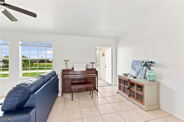302 NW 5th TER, Cape Coral, FL 33993