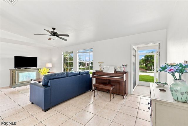 302 NW 5th TER, Cape Coral, FL 33993