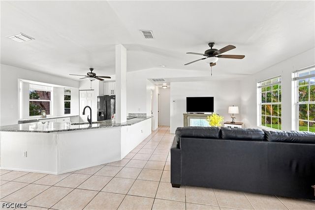 302 NW 5th TER, Cape Coral, FL 33993