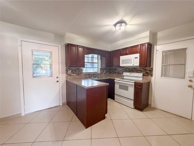 13732 21ST STREET, Dade City, FL 33525