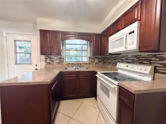 13732 21ST STREET, Dade City, FL 33525